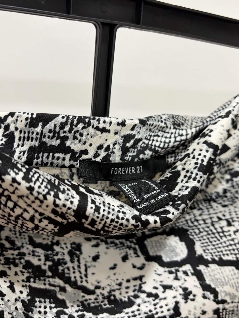 Forever 21 Black & White Snake-Print Blouse